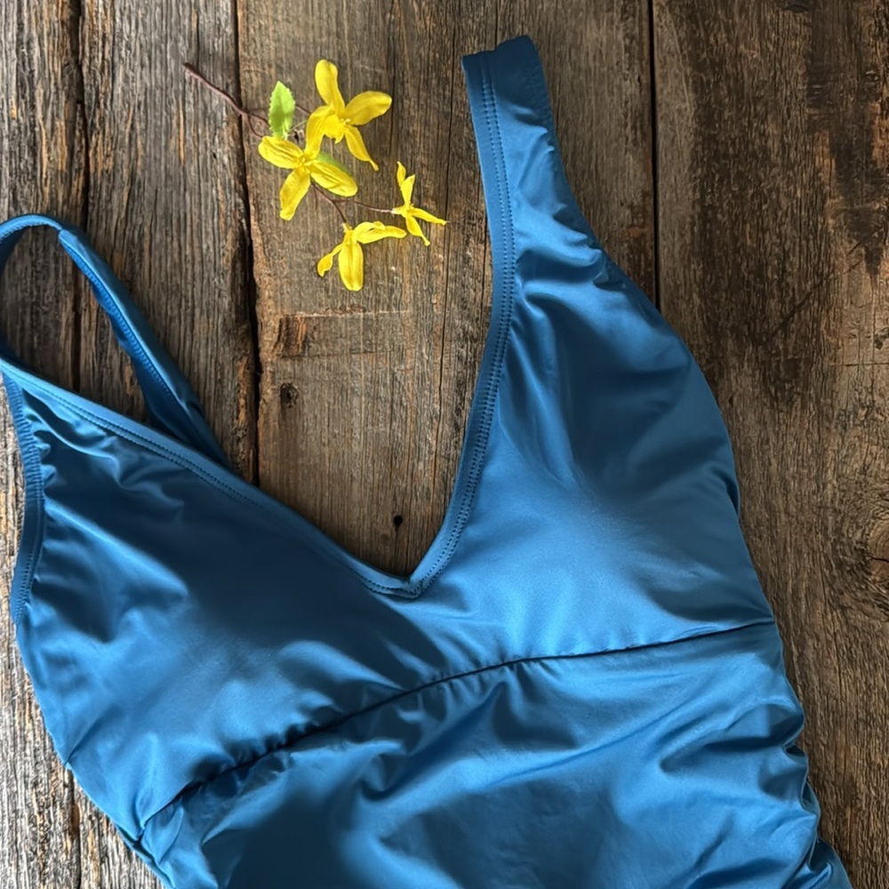 Jantzen One-Piece V-Neck Swimsuit NWOT Size 10 Moroccan Blue